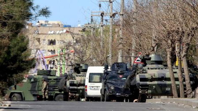 Di teqîna Diyarbekirê de 3ê kes hatin kuştin